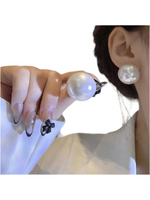 Load image into Gallery viewer, Pearl Earrings
