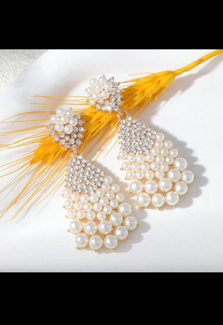 TEAR DROP PEARL DANGLE EARRINGS
