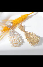 Load image into Gallery viewer, TEAR DROP PEARL DANGLE EARRINGS
