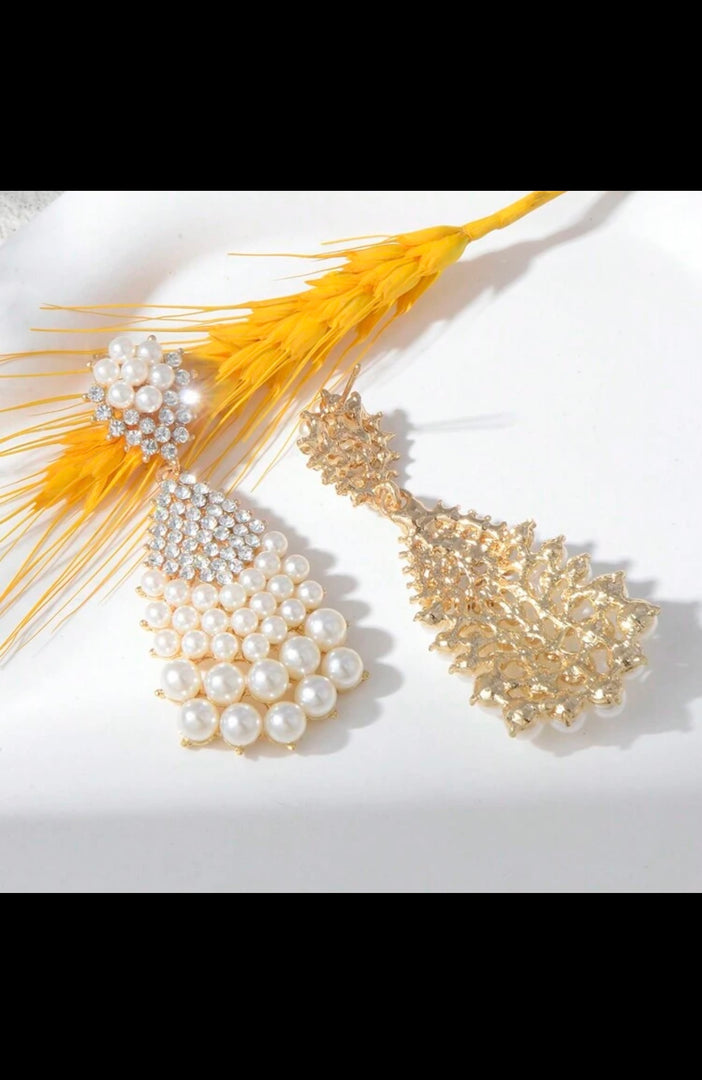 TEAR DROP PEARL DANGLE EARRINGS